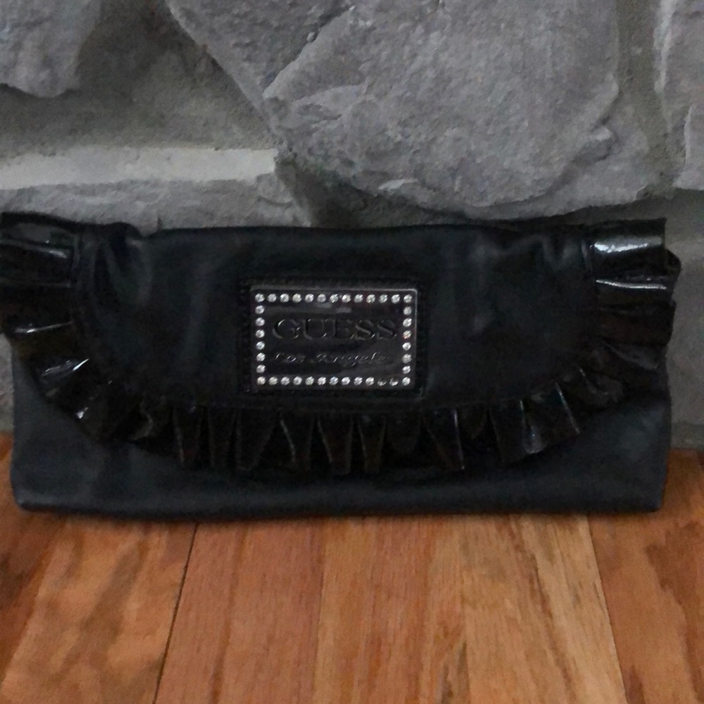 Guess clutch
